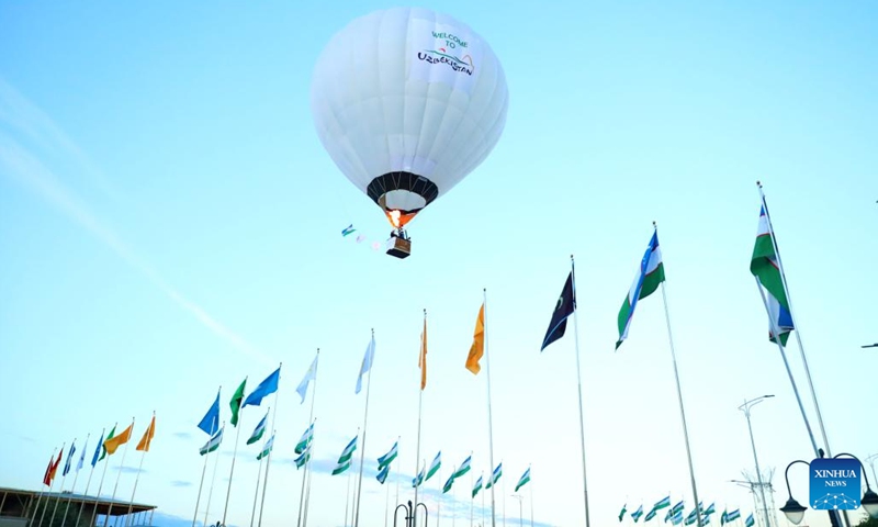 A flying hot air balloon is pictured during a hot balloon festival held in the ancient city of Khiva, Uzbekistan, Oct. 14, 2024. The event under the slogan of Clear Sky was organized by the Uzbekistan Tourism Committee to promote local tourism resources (Photo: Xinhua)