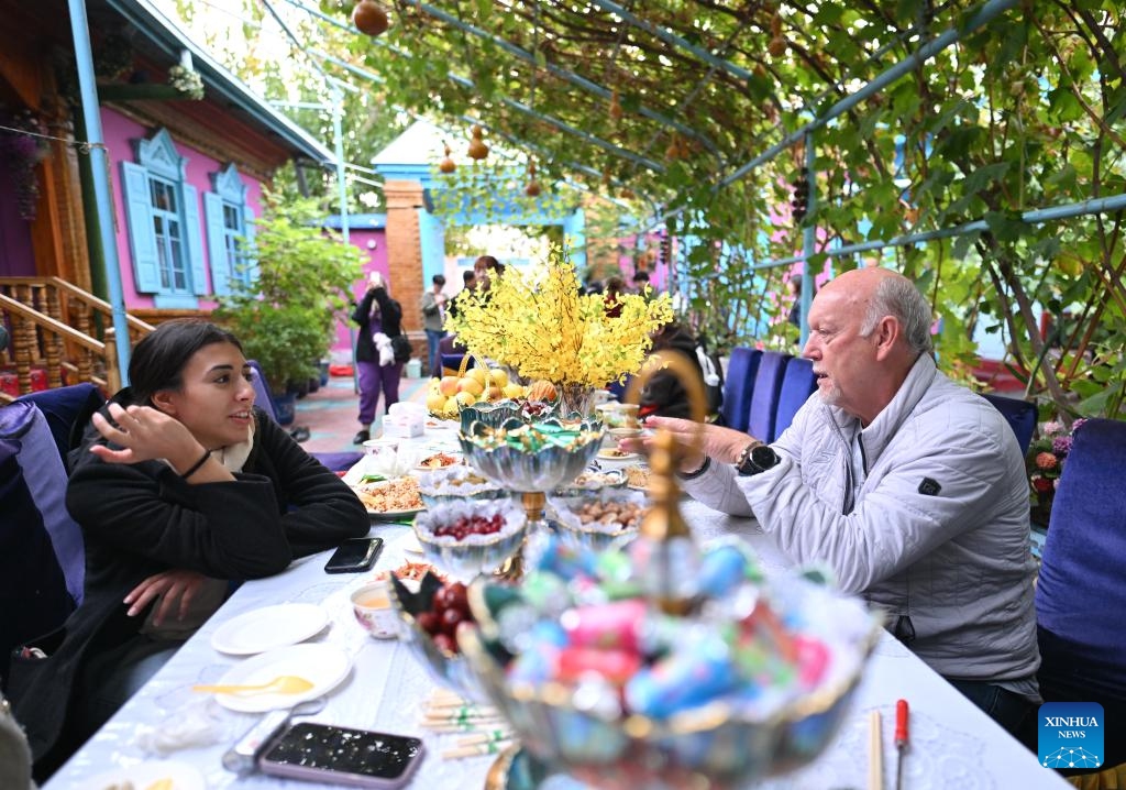 Attendees of the 6th World Media Summit visit a folk tourism area in Yining City, northwest China's Xinjiang Uygur Autonomous Region, Oct. 15, 2024. The 6th World Media Summit opened on Monday in Urumqi, capital city of northwest China's Xinjiang Uygur Autonomous Region. (Photo: Xinhua)