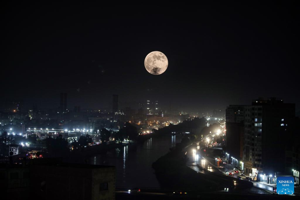 A full moon is seen in the sky over Cairo, Egypt, on Oct. 17, 2024 (Photo: Xinhua)