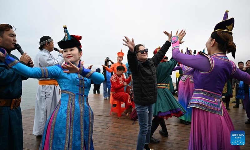 Attendees of the 6th World Media Summit dance with performers by the Sayram Lake, northwest China's Xinjiang Uygur Autonomous Region, Oct. 16, 2024. The 6th World Media Summit opened on Monday in Urumqi, capital city of Xinjiang. Attendees of the Summit would visit various places of Xinjiang during the Summit period. (Photo:Xinhua)