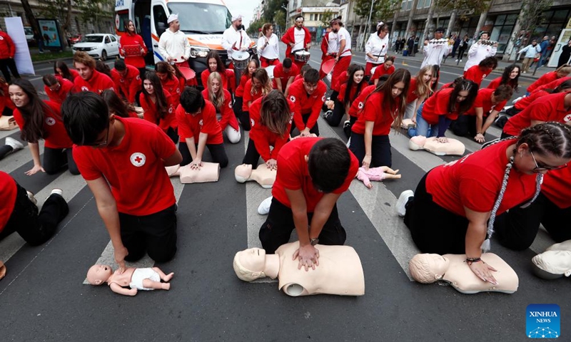 Romanian Red Cross volunteers perform resuscitation maneuvers during a flash mob to mark the World Restart a Heart Day in central Bucharest, Romania, Oct. 16, 2024. World Restart a Heart Day, celebrated on Oct. 16, is aimed at raising awareness of cardiopulmonary resuscitation and defibrillation in saving lives. (Photo:Xinhua)