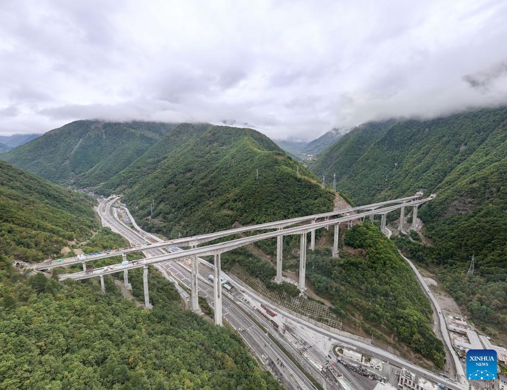 An aerial drone photo taken on Oct. 11, 2024 shows the construction site of the Jiuzhaigou-Mianyang expressway in southwest China's Sichuan Province. (Photo:Xinhua)