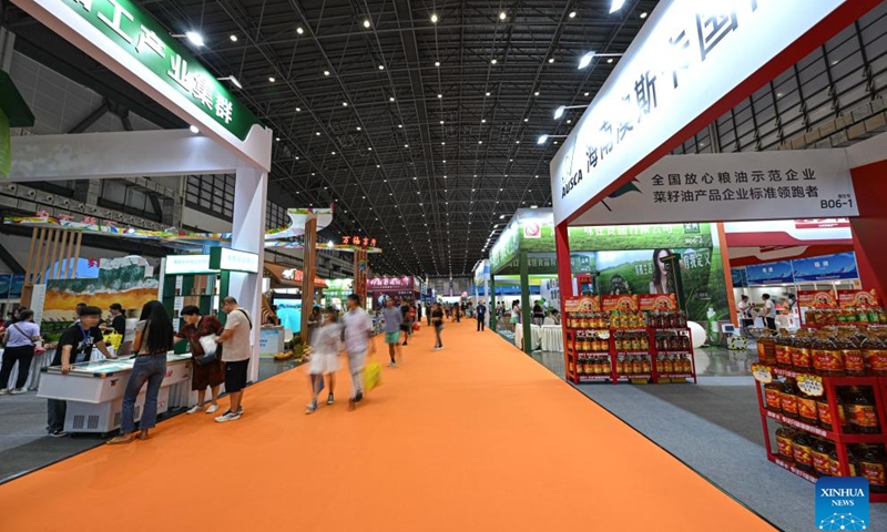 People visit the 2nd Hainan International Tropical Food Supply Chain Expo in Haikou, south China's Hainan Province, Oct. 17, 2024. The 2nd Hainan International Tropical Food Supply Chain Expo kicked off here Thursday. (Photo: Xinhua)