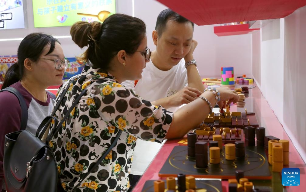 Visitors play an educational board game during the 2024 China Toy Expo in east China's Shanghai, Oct. 16, 2024. The three-day 2024 China Toy Expo kicked off at Shanghai New International Expo Centre Wednesday, attracting more than 2,500 companies of the toy industry from home and abroad. (Photo:Xinhua)