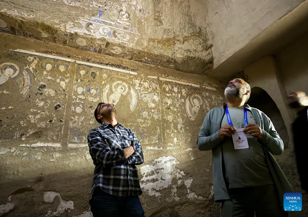 Attendees of the 6th World Media Summit visit the Kizil Grotto in Aksu, northwest China's Xinjiang Uygur Autonomous Region, Oct. 16, 2024. The 6th World Media Summit opened on Monday in Urumqi, capital city of Xinjiang. Attendees of the Summit would visit various places of Xinjiang during the Summit period. (Photo:Xinhua)