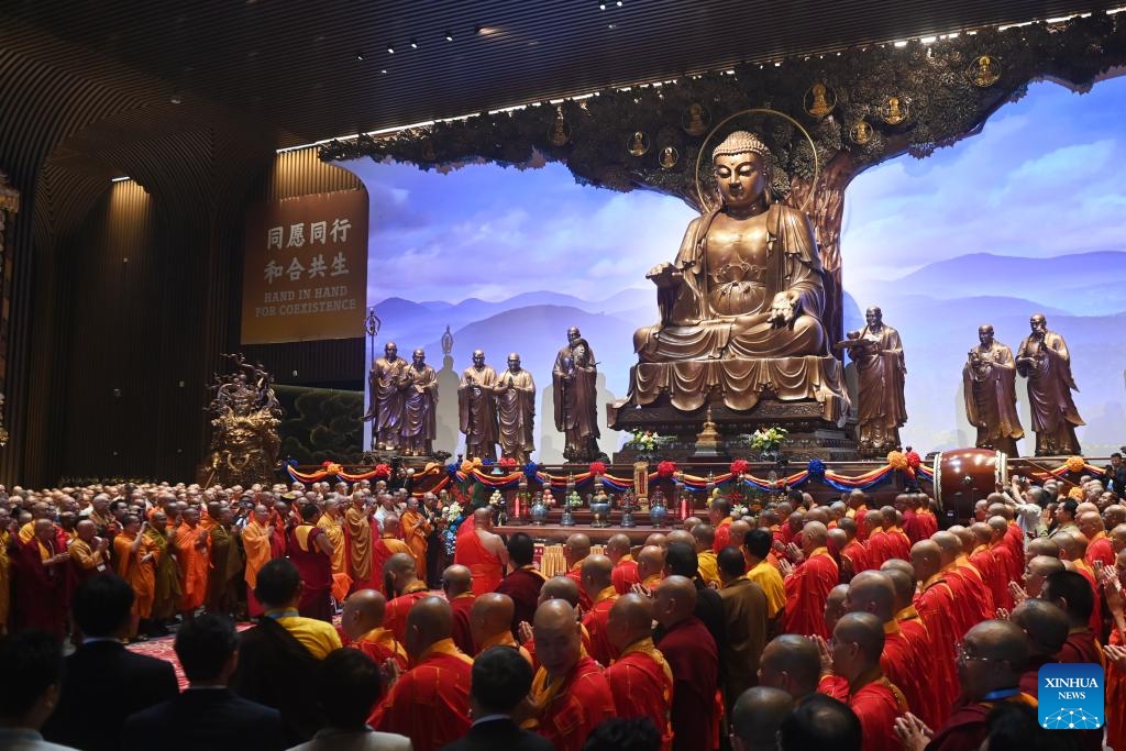 Members of the Buddhist community attend a dharma prayer service of the sixth World Buddhist Forum in Fenghua District of Ningbo, east China's Zhejiang Province, Oct. 16, 2024. The sixth World Buddhist Forum kicked off in Ningbo on Tuesday and about 800 representatives, experts and scholars from 72 countries and regions in the Buddhist community attended the forum. (Photo:Xinhua)