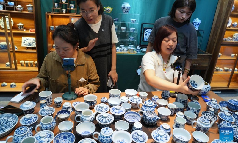 Exhibitors promote products during the 2024 China Jingdezhen International Ceramic Expo in Jingdezhen, east China's Jiangxi Province, Oct. 18, 2024. (Photo: Xinhua)