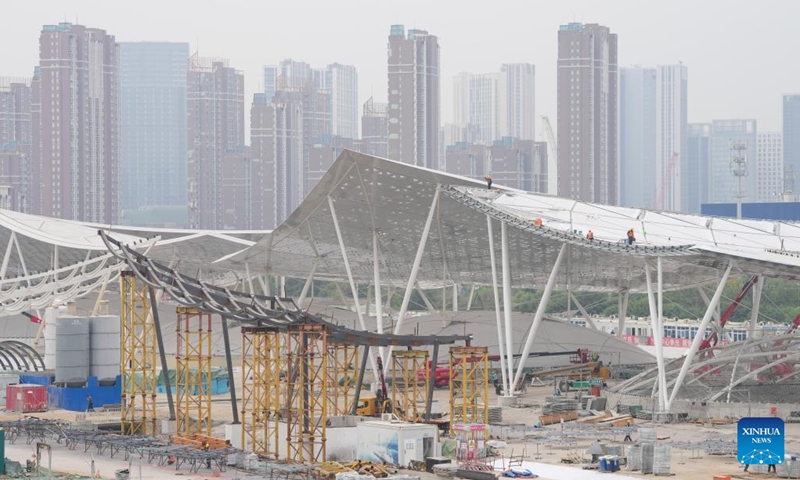 This photo taken on Oct. 17, 2024 shows the construction site of the Beijing sub-center comprehensive transportation hub in Tongzhou District, sub-center of Beijing, capital of China. Designed with underground transportation, the hub effectively alleviates the disturbance of large-scale transportation hubs on surface traffic and urban development. (Photo: Xinhua)