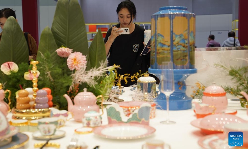 A visitor takes photos during the 2024 China Jingdezhen International Ceramic Expo in Jingdezhen, east China's Jiangxi Province, Oct. 18, 2024. (Photo: Xinhua)