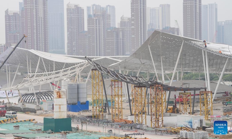 This photo taken on Oct. 17, 2024 shows the construction site of the Beijing sub-center comprehensive transportation hub in Tongzhou District, sub-center of Beijing, capital of China. Designed with underground transportation, the hub effectively alleviates the disturbance of large-scale transportation hubs on surface traffic and urban development. (Photo: Xinhua)