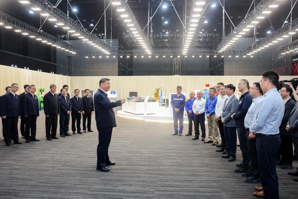 Chinese President Xi Jinping, also general secretary of the Communist Party of China Central Committee and chairman of the Central Military Commission, exchanges views with researchers and corporate leaders while visiting the Hefei Binhu Science City in Hefei, east China's Anhui Province, Oct. 17, 2024. Xi made an inspection tour to east China's Anhui Province from Thursday to Friday. (Photo: Xinhua)