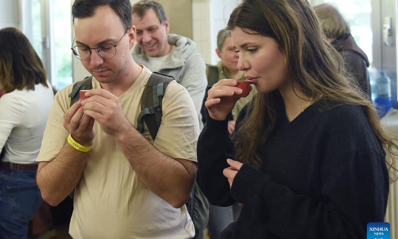 Visitors taste tea during Vienna Tea Festival in Vienna, Austria, Oct. 19, 2024.

The two-day event kicked off here on Saturday, attracting worldwide exhibitors to showcase their tea products. (Photo: Xinhua)