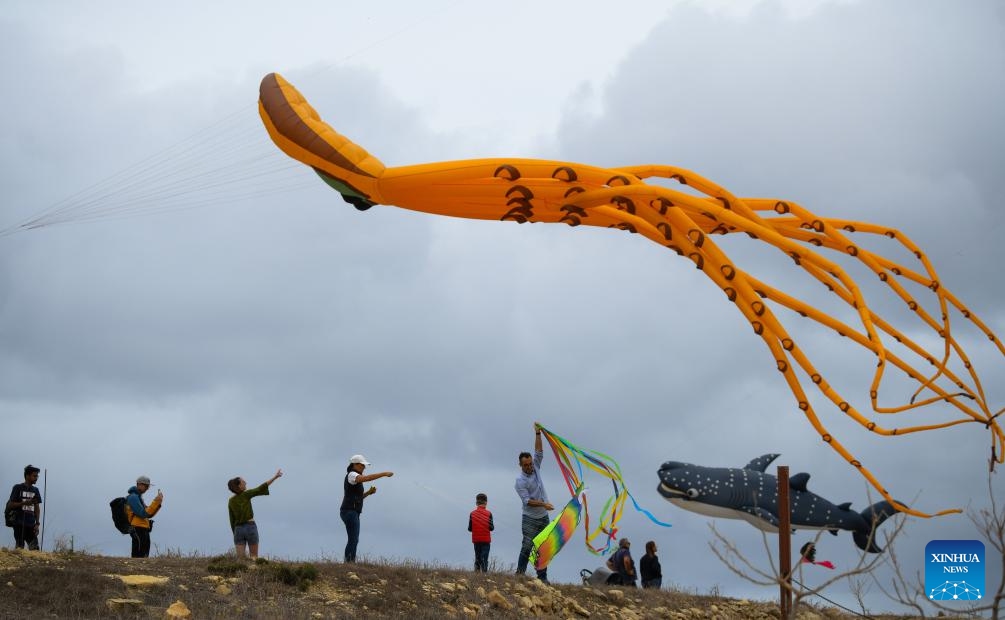 People fly kites during the 7th edition of Gozo International Kite and Wind Festival in the village of Gharb on the island of Gozo, Malta, on Oct. 19, 2024.

The two-day event kicked off here on Saturday. (Photo: Xinhua)