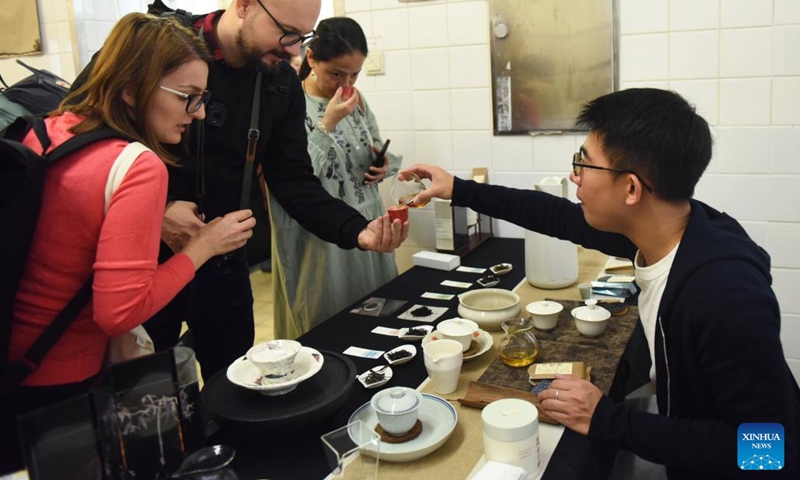 A Wuyi rock tea exhibitor (1st R) serves tea to visitors during Vienna Tea Festival in Vienna, Austria, Oct. 19, 2024.

The two-day event kicked off here on Saturday, attracting worldwide exhibitors to showcase their tea products. (Photo: Xinhua)