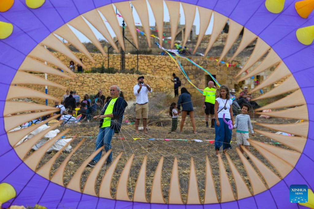 People fly kites during the 7th edition of Gozo International Kite and Wind Festival in the village of Gharb on the island of Gozo, Malta, on Oct. 19, 2024.

The two-day event kicked off here on Saturday. (Photo: Xinhua)