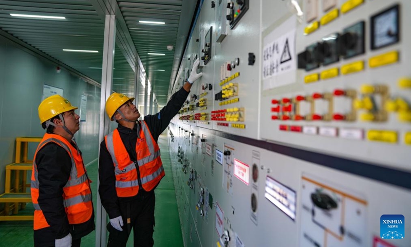 Staff workers examine 35 kV switchgear in Sa'gya County of Xigaze City, southwest China's Xizang Autonomous Region, Oct. 17, 2024. The Sa'gya 300 MW power station integrating wind power, solar power and power storage, has entered the final debugging process and is expected to be connected to the grid by the end of this month. (Photo: Xinhua)