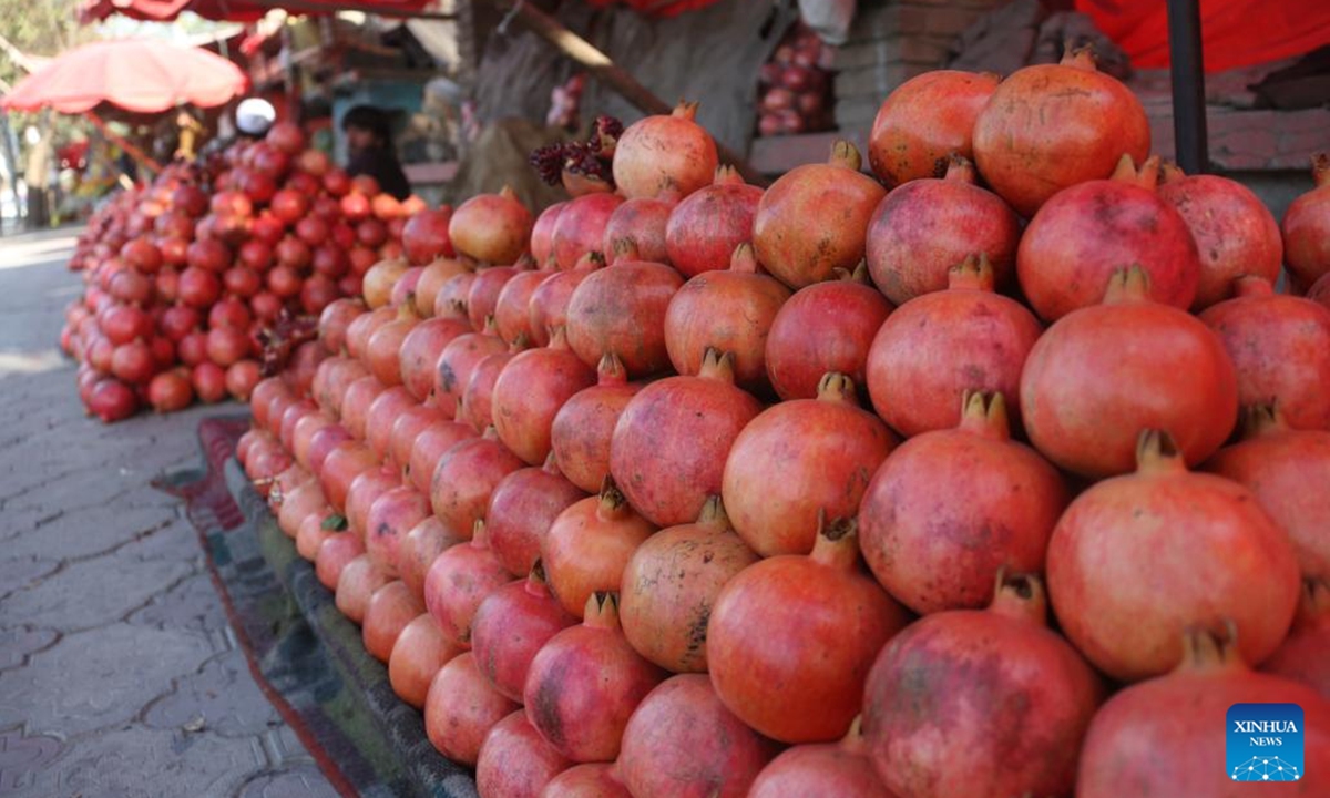 This photo taken on Oct. 19, 2024 shows pomegranates in a market in Kabul, Afghanistan. Afghanistan has exported fresh fruits worth 31 million U.S. dollars over the past six months, spokesman for the Ministry of Industry and Commerce Akhundzada Abdul Salam Jawad said Saturday. (Photo: Xinhua)