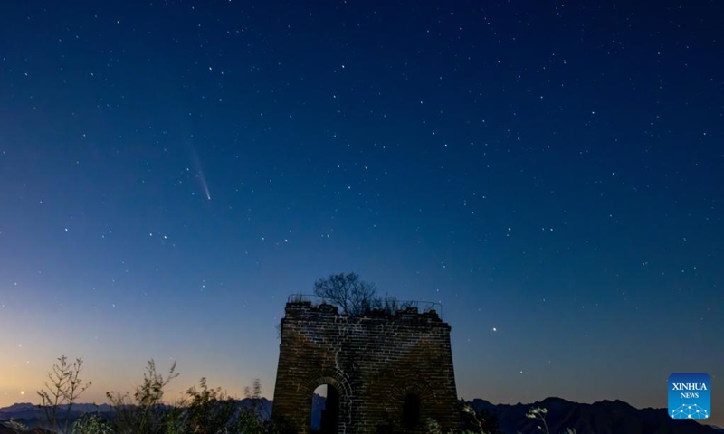 The comet C/2023 A3 (Tsuchinshan-ATLAS) is seen in the sky above the Panlongshan section of the Great Wall in Beijing, capital of China, Oct. 19, 2024. (Photo: Xinhua)