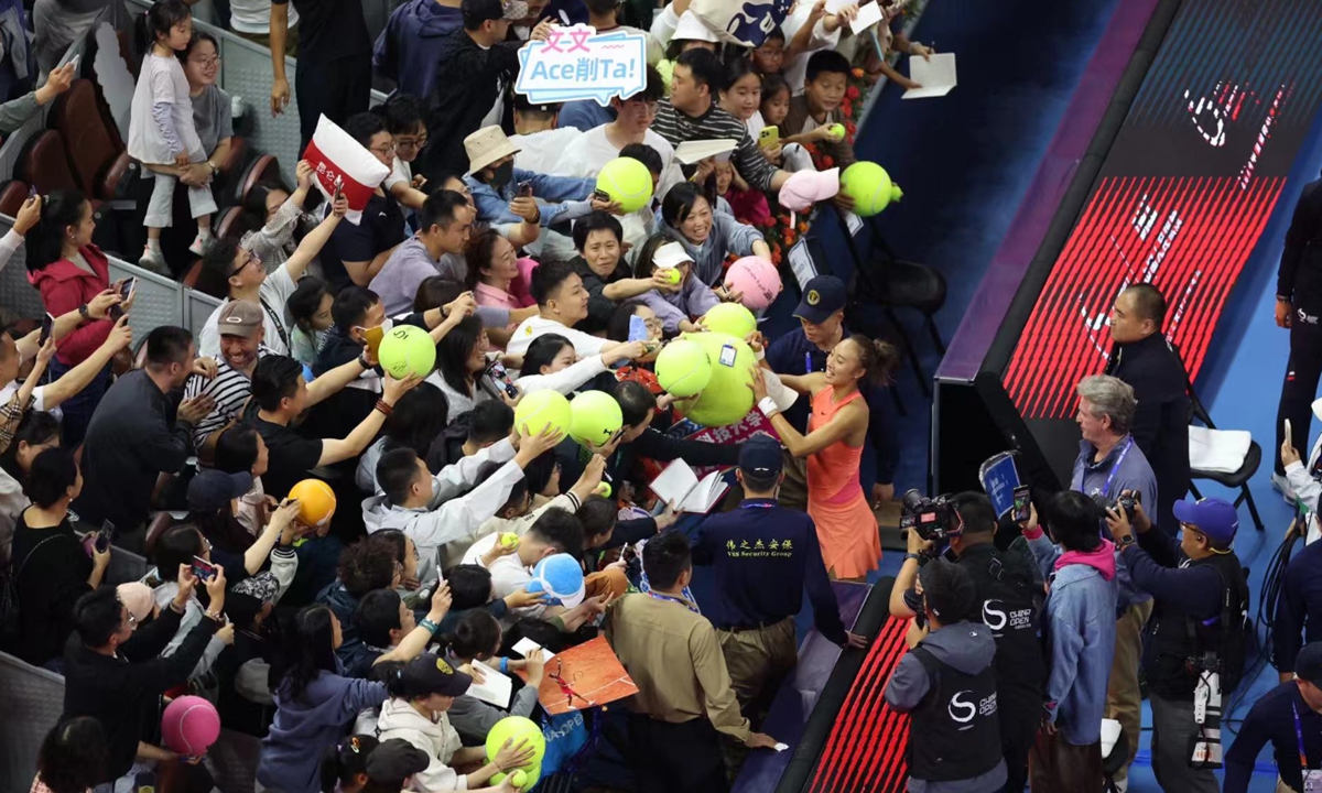 Zheng Qinwen signs autographs for supporters at the China Open on September 28, 2024 in Beijing. Photo: IC