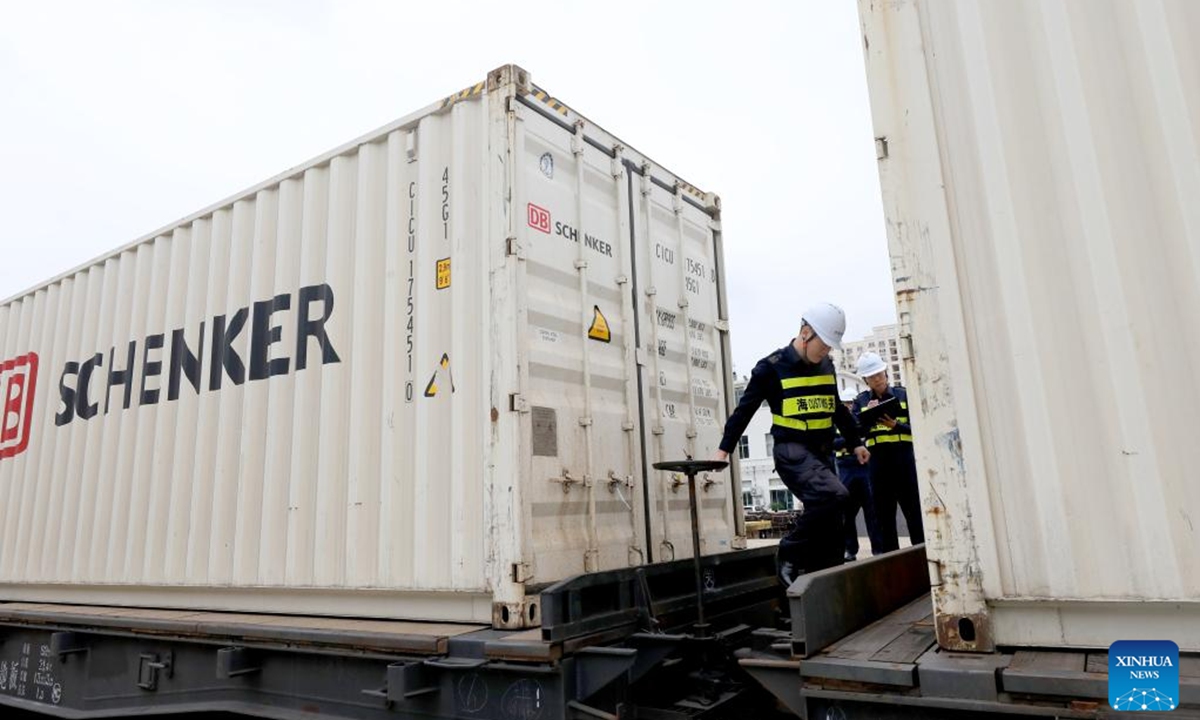 Customs officers check products delivered by this year's first Jinbo China-Europe freight train at the Minhang Station in Shanghai, east China, Oct. 20, 2024.

The first Jinbo China-Europe freight train carrying exhibits for the 7th China International Import Expo (CIIE) arrived at the Minhang Station in Shanghai on Sunday, marking the fourth consecutive year that CIIE exhibition products have been transported to Shanghai via the China-Europe freight train service. (Xinhua/Wang Xiang)