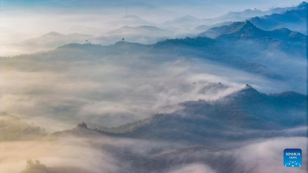 An aerial drone photo taken on Oct. 21, 2024 shows the morning scenery at the ancient Great Wall in Xiaochang Township, Zunhua City of north China's Hebei Province. (Photo: Xinhua)