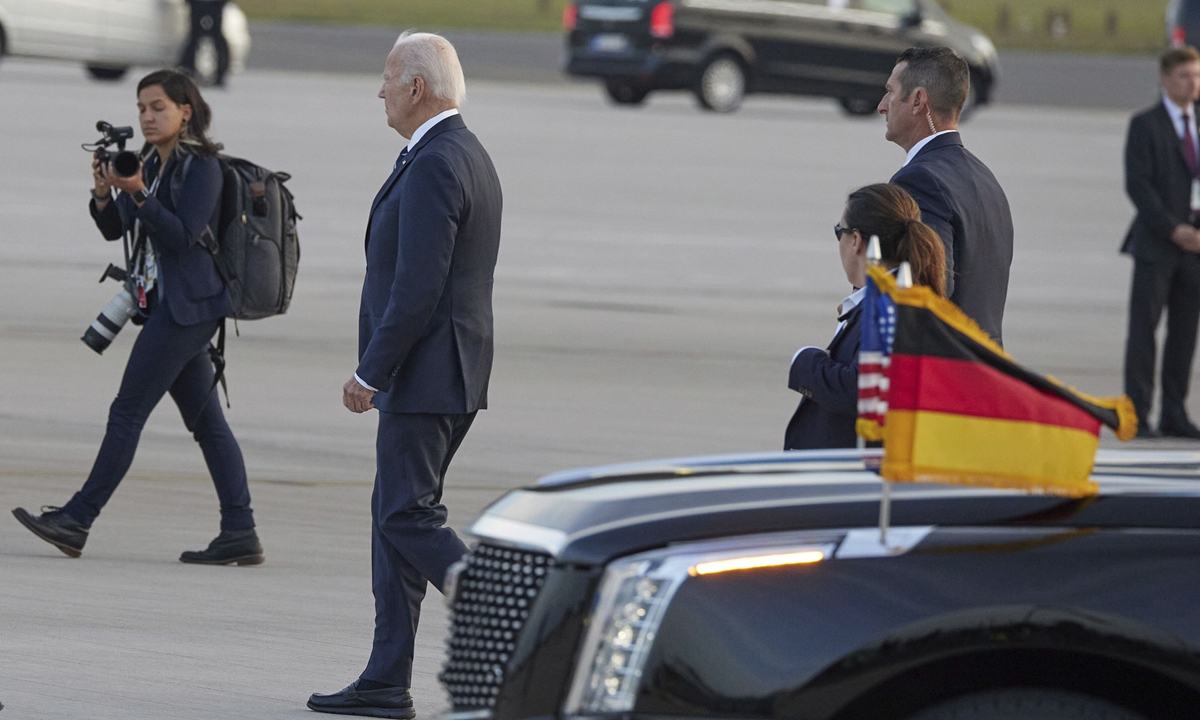 US President Joe Biden walks to Air Force One on the military section of BER Airport and leaves Germany on October 18, 2024, Berlin. Photo: VCG