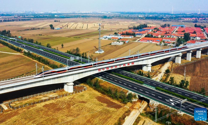 This photo taken on Oct. 21, 2024 shows a bullet train running past the Changping grand bridge of the Weifang-Yantai high-speed railway in east China's Shandong Province. The Weifang-Yantai high-speed railway was put into operation on Monday, increasing the total operational length of high-speed railway in Shandong to 3,047 kilometers. (Photo: Xinhua)