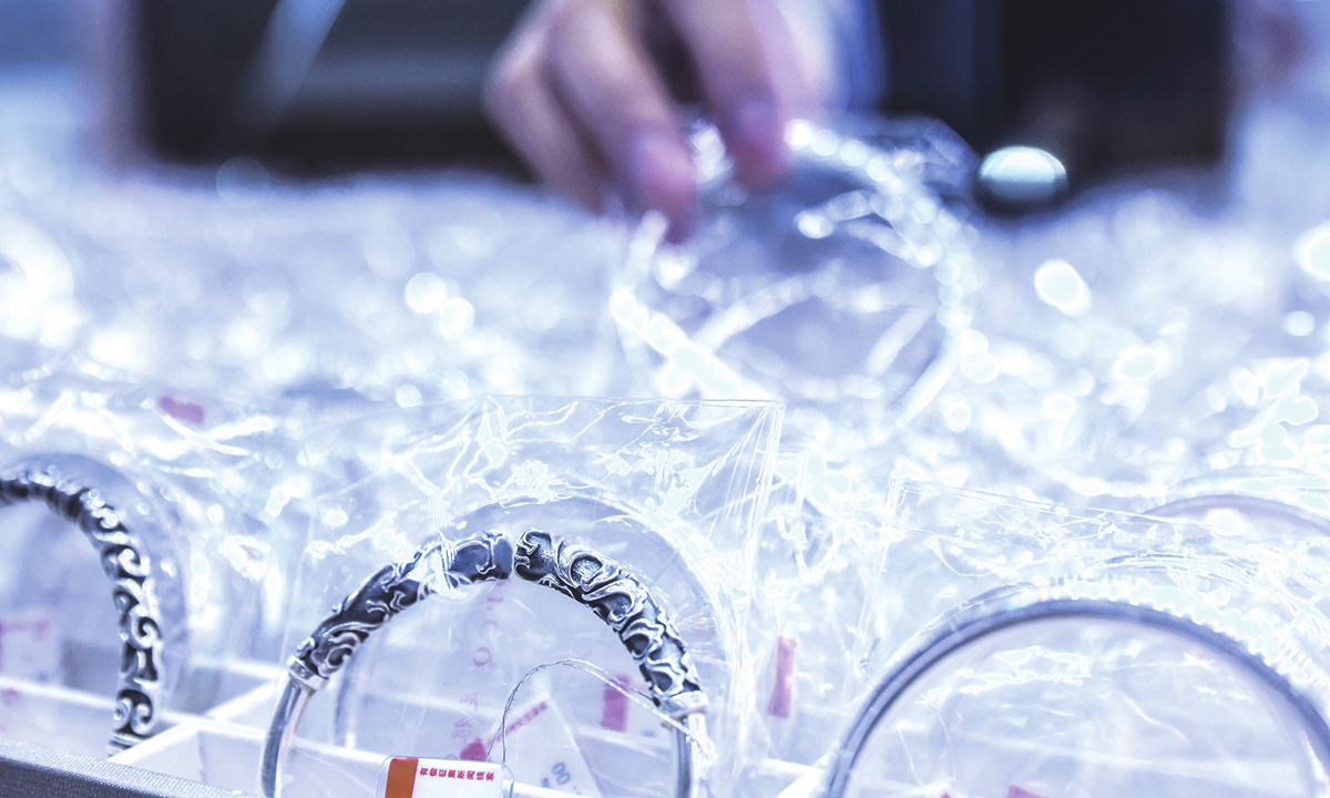 A salesperson arranges silver jewelry in a shop in Huzhou, East China's Zhejiang Province on October 22, 2024. The silver spot price continued to rise and surpassed $34 per ounce on world markets on the same day. Photo: VCG