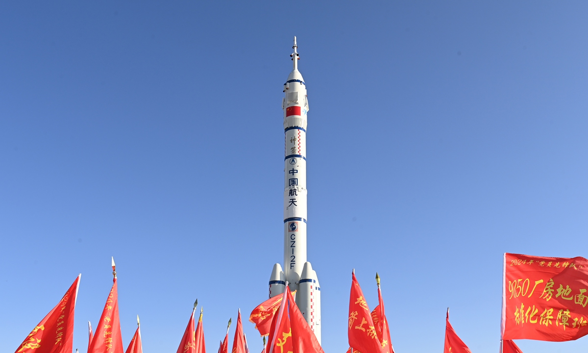 Combination of China's Shenzhou-19 manned spacecraft and Long March-2F Y19 rocket rolls out to a launch pad on October 22, 2024. According to the China Manned Space Agency, preparations are underway and the mission will be launched soon.  Photo: VCG