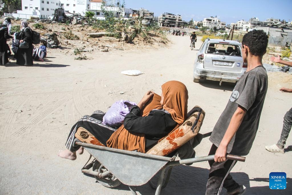 People fleeing from the northern Gaza Strip town of Beit Lahia are seen on a street in Gaza City, on Oct. 22, 2024. Seven Palestinians were killed in an Israeli airstrike on a school sheltering displaced people in Beit Lahia, northern Gaza Strip, according to Palestinian sources on Tuesday. (Photo: Xinhua)