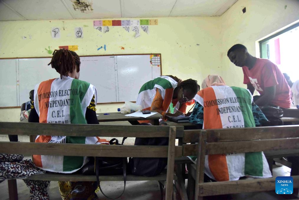 Staff members register information for voters at a voter registration center in Abidjan, Cote d'Ivoire, on Oct. 22, 2024. The revision of the electoral list in Cote d'Ivoire started on Oct. 19 in preparation for next year's presidential election. The Independent Electoral Commission (CEI) forecasts that about 4.5 million new applicants will register by the end of the revision operation, which runs from Oct. 19 through Nov. 10. (Photo: Xinhua)