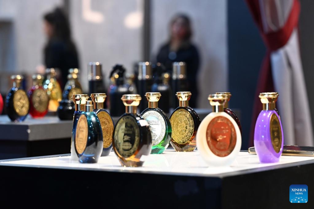 Perfumes are on display at the Perfumes and Cosmetics Exhibition in Hawalli Governorate, Kuwait, on Oct. 22, 2024. With the participation of more than 400 companies from Kuwait, Saudi Arabia, Oman, Bahrain, Qatar, and the Emirates, the exhibition kicked off here on Tuesday and will run until Nov. 2. (Photo: Xinhua)