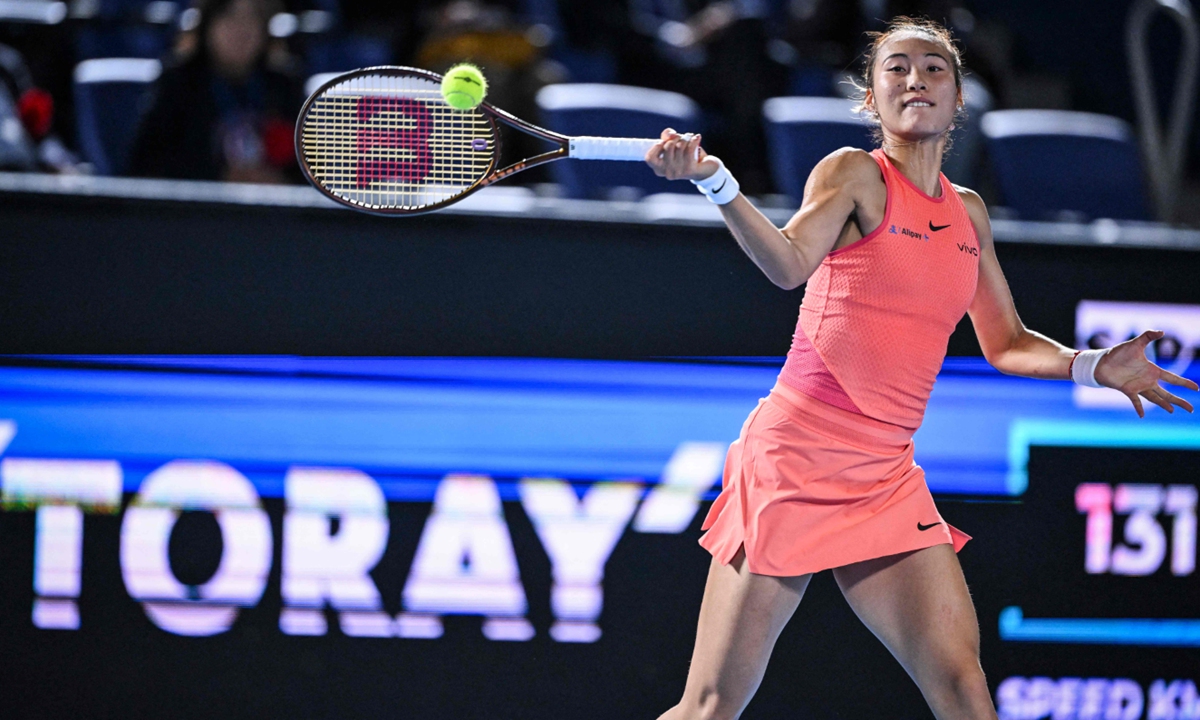 Chinese tennis star Zheng Qinwen hits a return to Japan's Moyuka Uchijima during their women's singles match on Day 4 of the Pan Pacific Open tennis tournament in Tokyo, Japan, on October 24, 2024. Zheng won 7-5, 6-0. Photo: VCG