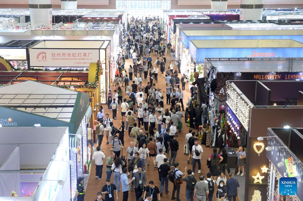 People visit the 136th China Import and Export Fair in Guangzhou, south China's Guangdong Province, Oct. 23, 2024. The second phase of the 136th China Import and Export Fair, popularly known as the Canton Fair, opened in Guangzhou on Wednesday focusing on displaying products such as household goods, gifts, decorations, building materials and furniture. (Photo: Xinhua)