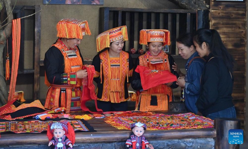 Tourists learn about Yao embroidery in Changping Yao Township in Mengshan County, Wuzhou City, south China's Guangxi Zhuang Autonomous Region, Oct. 23, 2024. Various cultural activities have boosted the unity and common development of all ethnic groups in Mengshan. (Photo: Xinhua)