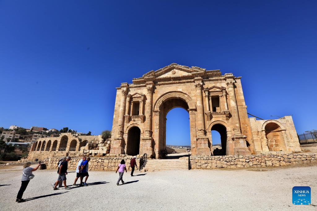 Tourists visit a Roman archeological site in Jerash, Jordan, Oct. 22, 2024. (Photo: Xinhua)