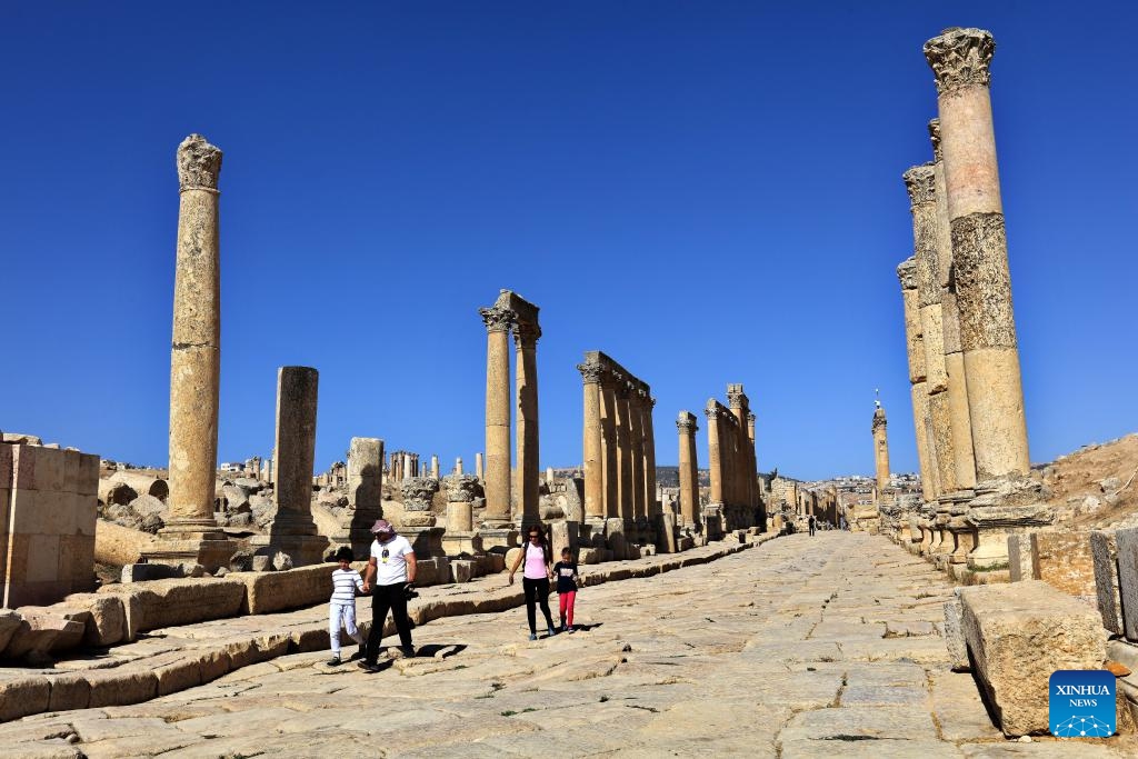 Tourists visit a Roman archeological site in Jerash, Jordan, Oct. 22, 2024. (Photo: Xinhua)