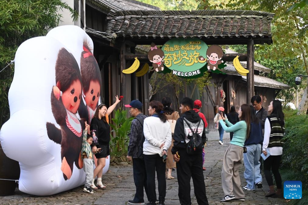 Tourists visit the Xixi National Wetland Park in Hangzhou, east China's Zhejiang Province, Oct. 24, 2024. The wetland park attracts many tourists with its beautiful autumn scenery. (Photo: Xinhua)