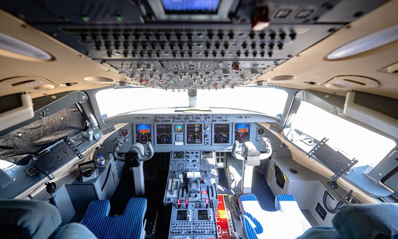 This photo taken on Oct. 25, 2024 shows the cockpit of a China's homegrown ARJ21 jetliner at Wuhan Tianhe International Airport in Wuhan, central China's Hubei Province. (Photo: Xinhua)