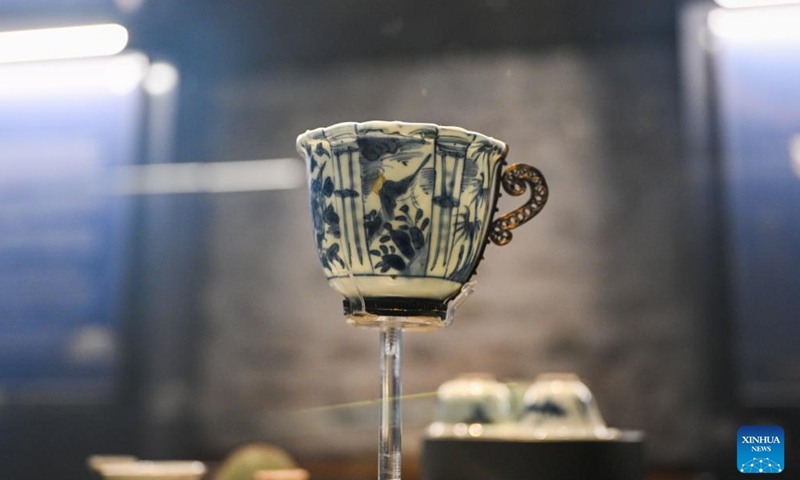 An Ottoman-era coffee cup made from Chinese porcelain is seen at the Topkapi Palace Museum in Istanbul, Türkiye, Oct. 23, 2024. The Topkapi Palace was the palace of the Ottoman Empire from the 15th to the 19th century. In 1924, the palace was converted into the Topkapi Palace Museum. The museum now houses many treasures, including porcelain from China. (Photo: Xinhua)