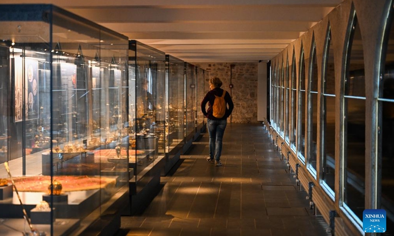 A tourist visits the Topkapi Palace Museum in Istanbul, Türkiye, Oct. 23, 2024. The Topkapi Palace was the palace of the Ottoman Empire from the 15th to the 19th century. In 1924, the palace was converted into the Topkapi Palace Museum. The museum now houses many treasures, including porcelain from China. (Photo: Xinhua)