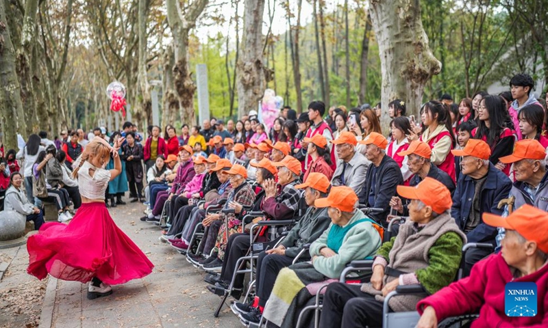 People enjoy a performance by volunteers at Huaxi National Urban Wetland Park in Guiyang, capital of southwest China's Guizhou Province, Oct. 27, 2024. (Photo: Xinhua)