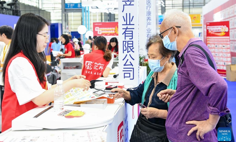 Senior citizens learn about a magnifying glass at the 2024 Shenzhen International Intelligent Elderly Care Industry Expo in Shenzhen, south China's Guangdong Province, Oct. 27, 2024. A total of 203 exhibitors from home and abroad have brought more than 1,000 products and technologies for elderly care to the expo, which was held from Oct. 25 to 27 in Shenzhen. (Photo: Xinhua)