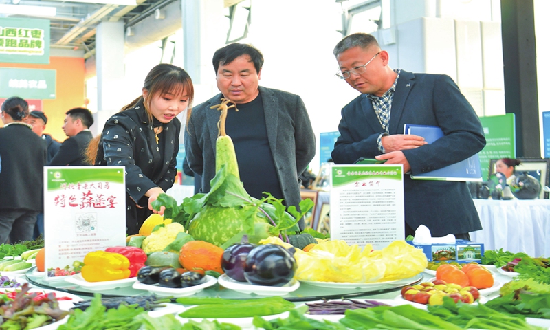 Consumers examine agricultural products at an exhibition in Xiong'an New Area, North China's Hebei Province on October 29, 2024. The exhibition aims to promote local specialties from poverty-stricken areas. A total of 82 enterprises from poverty-stricken areas in 15 provinces and another 85 enterprises from Hebei attended the event. Photo: VCG