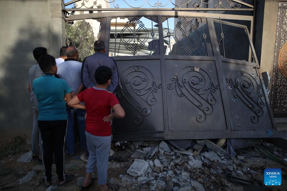 People gather in front of a damaged building after an Israeli attack in al-Nuseirat refugee camp, central Gaza Strip, on Oct. 28, 2024. The Palestinian death toll from ongoing Israeli attacks on the Gaza Strip has surpassed 43,000, Gaza-based health authorities said in a statement on Monday. (Photo: Xinhua)