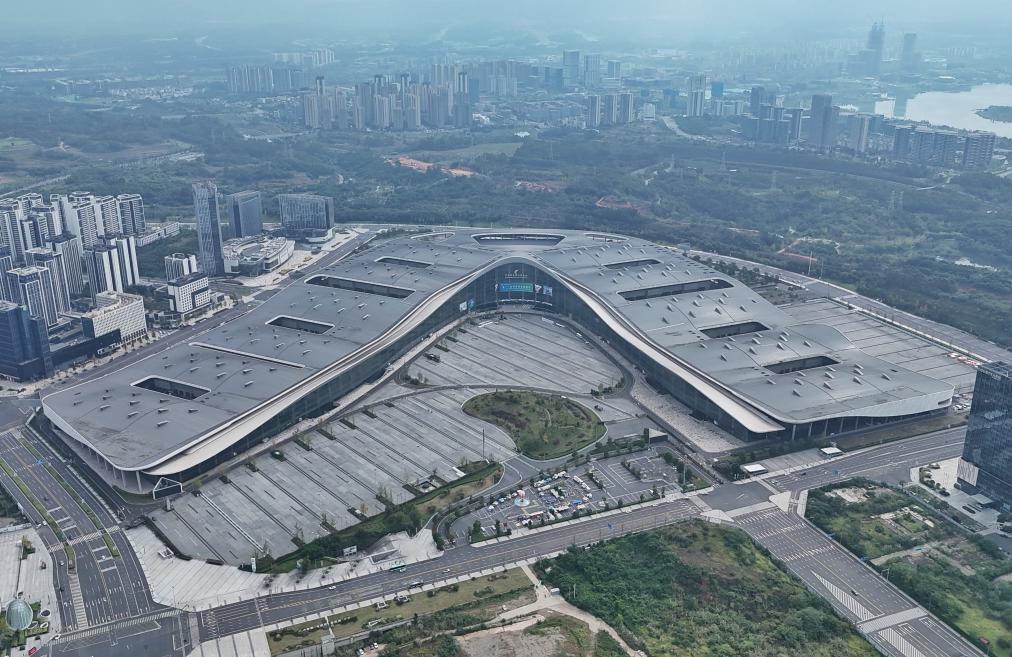 An aerial drone photo taken on Oct. 23, 2024 shows a view of Western China International Expo City in Tianfu New Area, southwest China's Sichuan Province. Ten years ago, the Tianfu New Area was officially approved as a national-level new economic zone. Prioritizing ecology and green development, the Tianfu New Area has taken construction of a park city as one of its guidelines. Meanwhile, it has also focused on strengthening technological innovation and optimizing the business environment. (Photo: Xinhua)