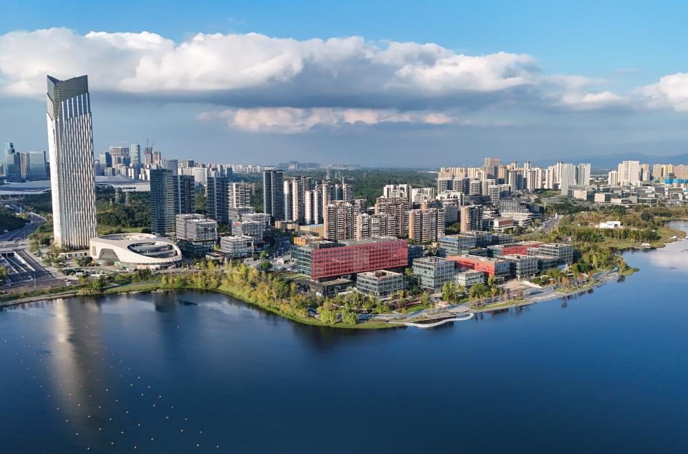 A drone photo taken on Oct. 17, 2024 shows the Chengdu Science City by the Xinglong Lake in Tianfu New Area, southwest China's Sichuan Province. Ten years ago, the Tianfu New Area was officially approved as a national-level new economic zone. Prioritizing ecology and green development, the Tianfu New Area has taken construction of a park city as one of its guidelines. Meanwhile, it has also focused on strengthening technological innovation and optimizing the business environment. (Photo: Xinhua)