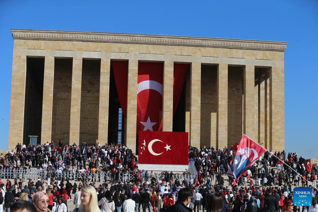 Türkiye Cumhuriyeti Ankara, 2024, 29 Ekim 2024'te Türkiye Cumhuriyeti'nin kuruluşunun 101'inci yıl dönümünü kutladı. Türkiye, Türkiye Cumhuriyeti'nin kuruluşunun 101. yıl dönümünü Salı günü ülke çapında çeşitli etkinlik ve anma törenleriyle kutladı (Fotoğraf: Xinhua)