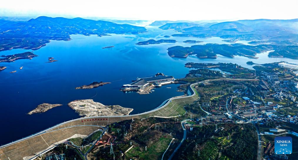 An aerial drone photo taken on March 22, 2024 shows the Danjiangkou Reservoir in central China's Hubei Province. China's South-to-North Water Diversion Project has three routes. The middle route, the most prominent of the three as it feeds water to the nation's capital, starts at the Danjiangkou Reservoir and runs across the Henan and Hebei provinces before reaching Beijing and Tianjin. It began supplying water in December 2014. (Photo: Xinhua)