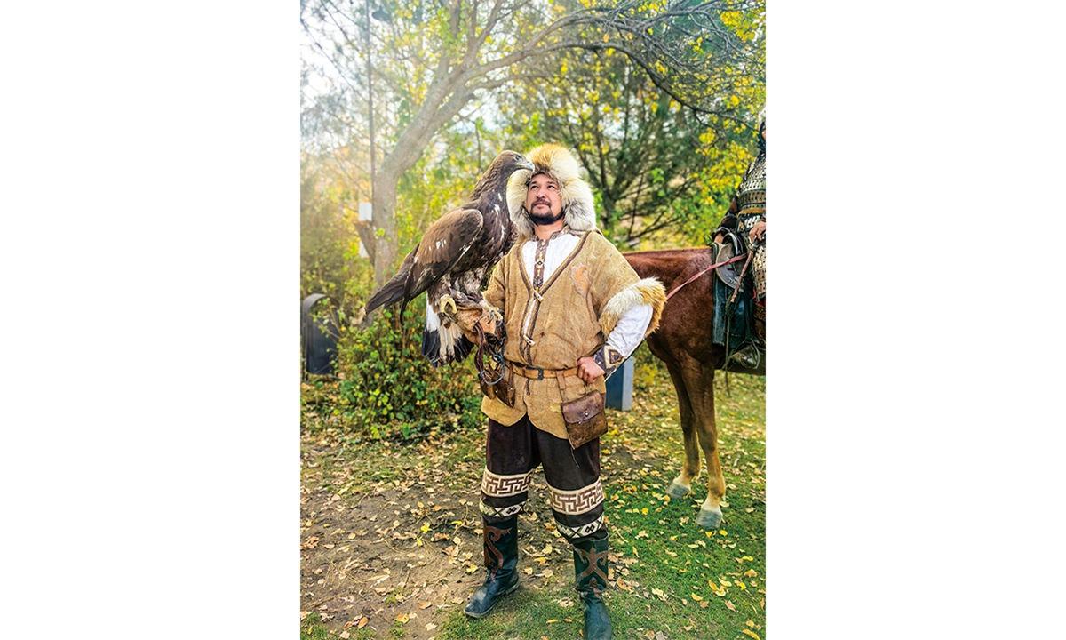 A nomadic warrior gazes at his eagle at the Nomad Ethnocenter, located on the Ushkonyr Plateau in Almaty. Photo: Cao Siqi/GT